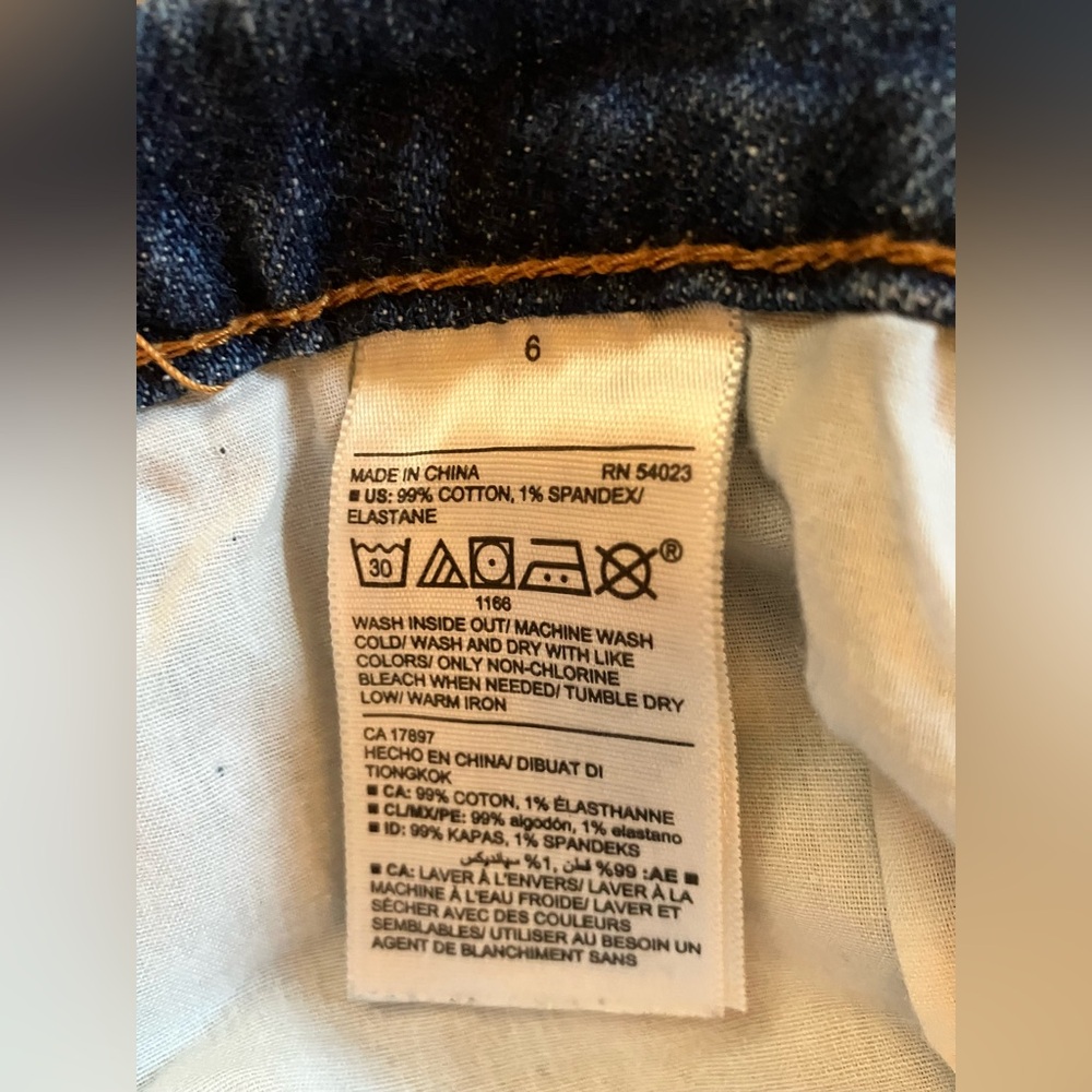 Old Navy Boyfriend Straight Leg Jeans, Sz. 6 - Picture 4 of 6